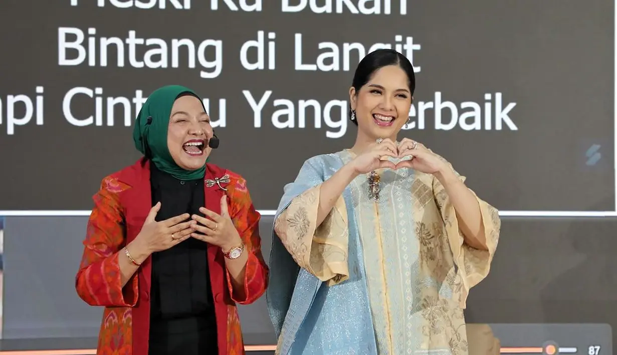 Rayakan Hari Kartini bersama IKAWATI ATR/BPN, Annisa Pohan terlihat anggun dalam balutan kebaya kartini berwarna biru muda lengkap dengan selendangnya.  [@annisayudhoyono]