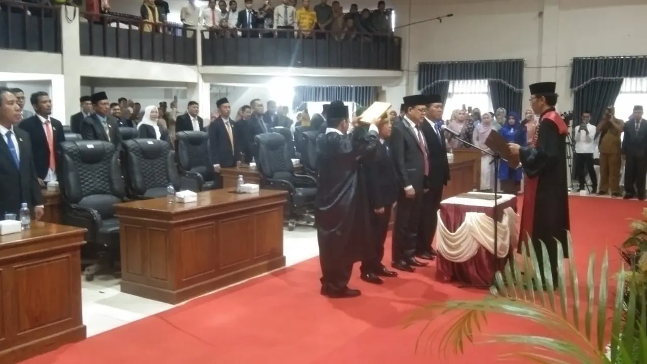 Pelantikan pimpinan DPRD Kabupaten Dompu periode 2024-2029. (Foto: Liputan6.com/Miftahul Yani)
