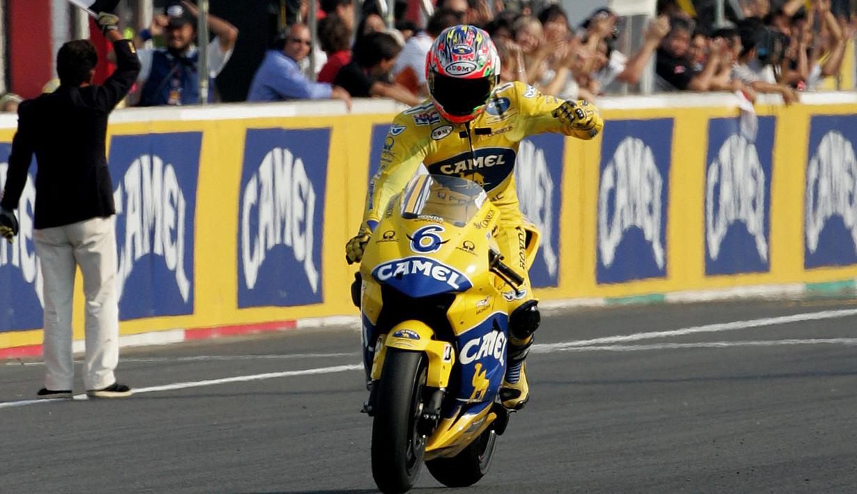 Makoto Tamada mangawali karir di Superbike dan podium pertamanya pada tahun 2001. Prestasinya itu membuat pabrikan Honda merekrutnya untuk berlaga di Moto GP. Tak salah ia langsung meraih podium di musim debut pertamanya ketika GP Brasil. (Foto: AFP/Kazuhiro Nogi)