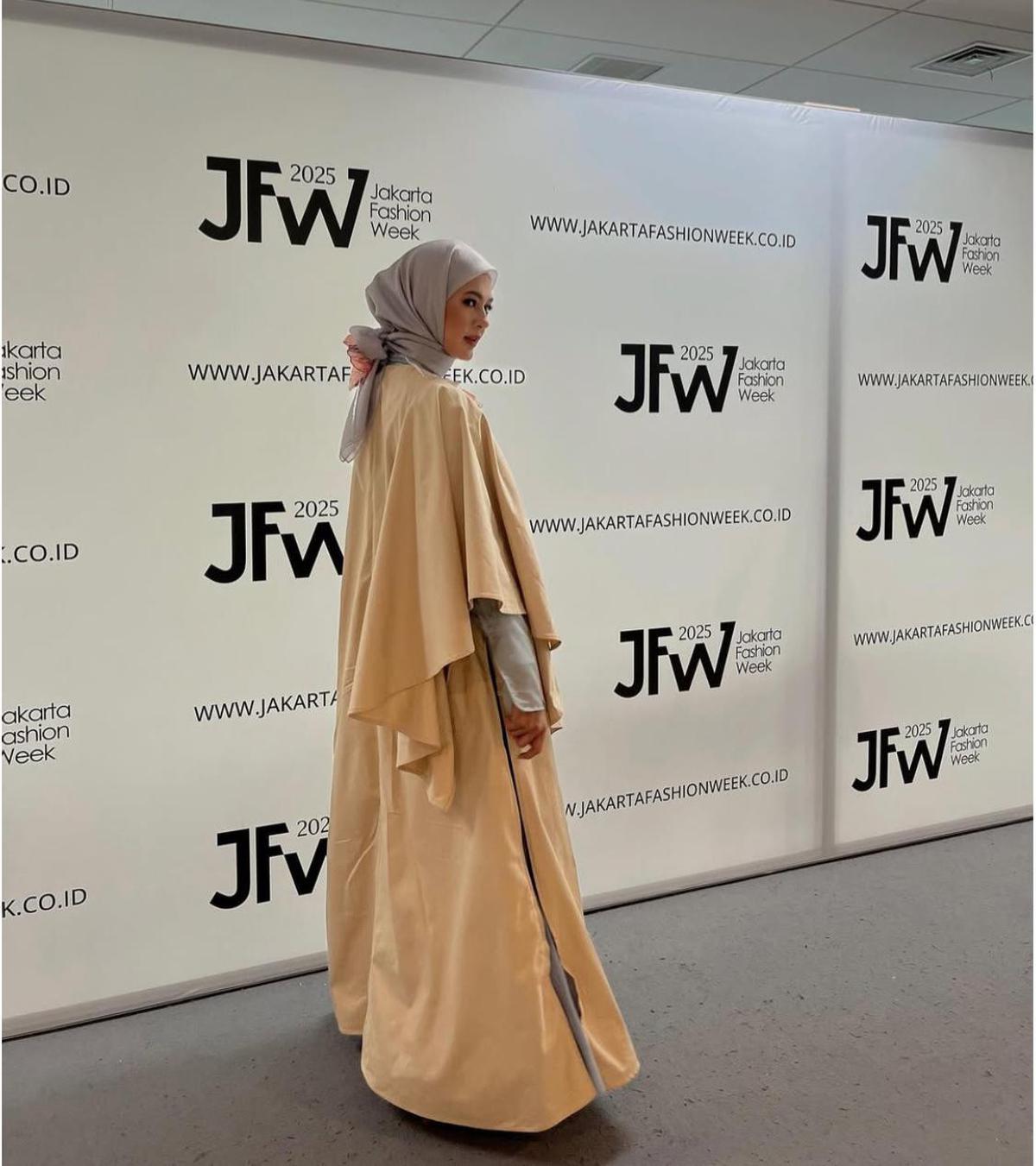 Pesona Paula Verhoeven di Jakarta Fashion Week 2025, Netizen Heboh Beri Pujian dan Dukungan