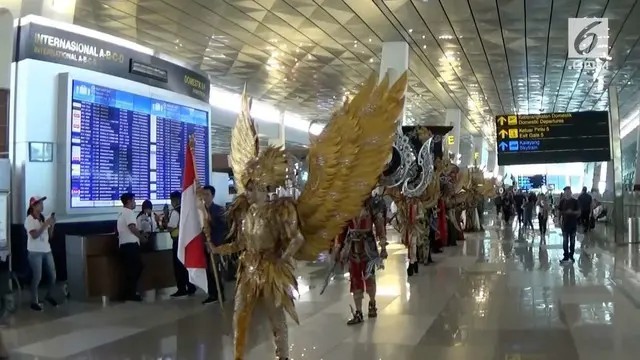 PT Angkasa Pura II sebagai pengelola Bandara Soekarno-Hatta, menggelar Jember Fashion Carnaval di Terminal 3 untuk menyambut kepulangan para atlet Asian Games 2018.