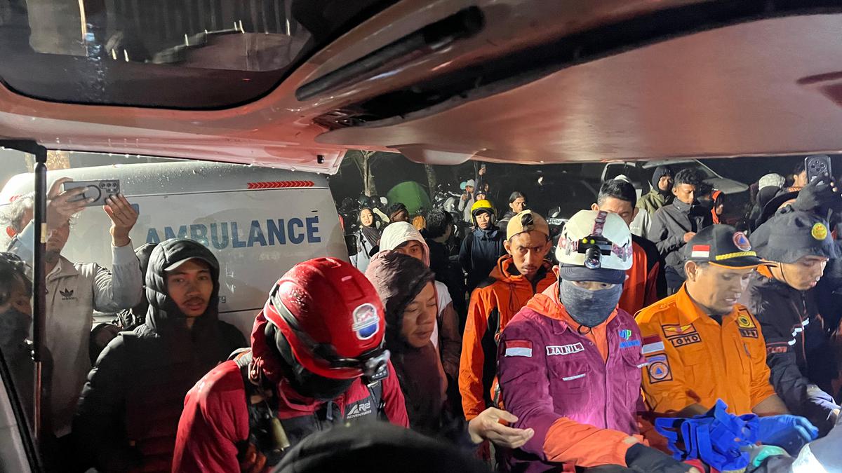 Puluhan Pendaki Alami Hipotermia Usai Rayakan HUT RI di Gunung Bawakaraeng, 1 Orang Meninggal