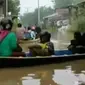 Ribuan rumah warga di Bandung kembali terendam banjir. Sementara itu, ratusan monyet di Kabupaten Maros turun gunung dan mencari makan.