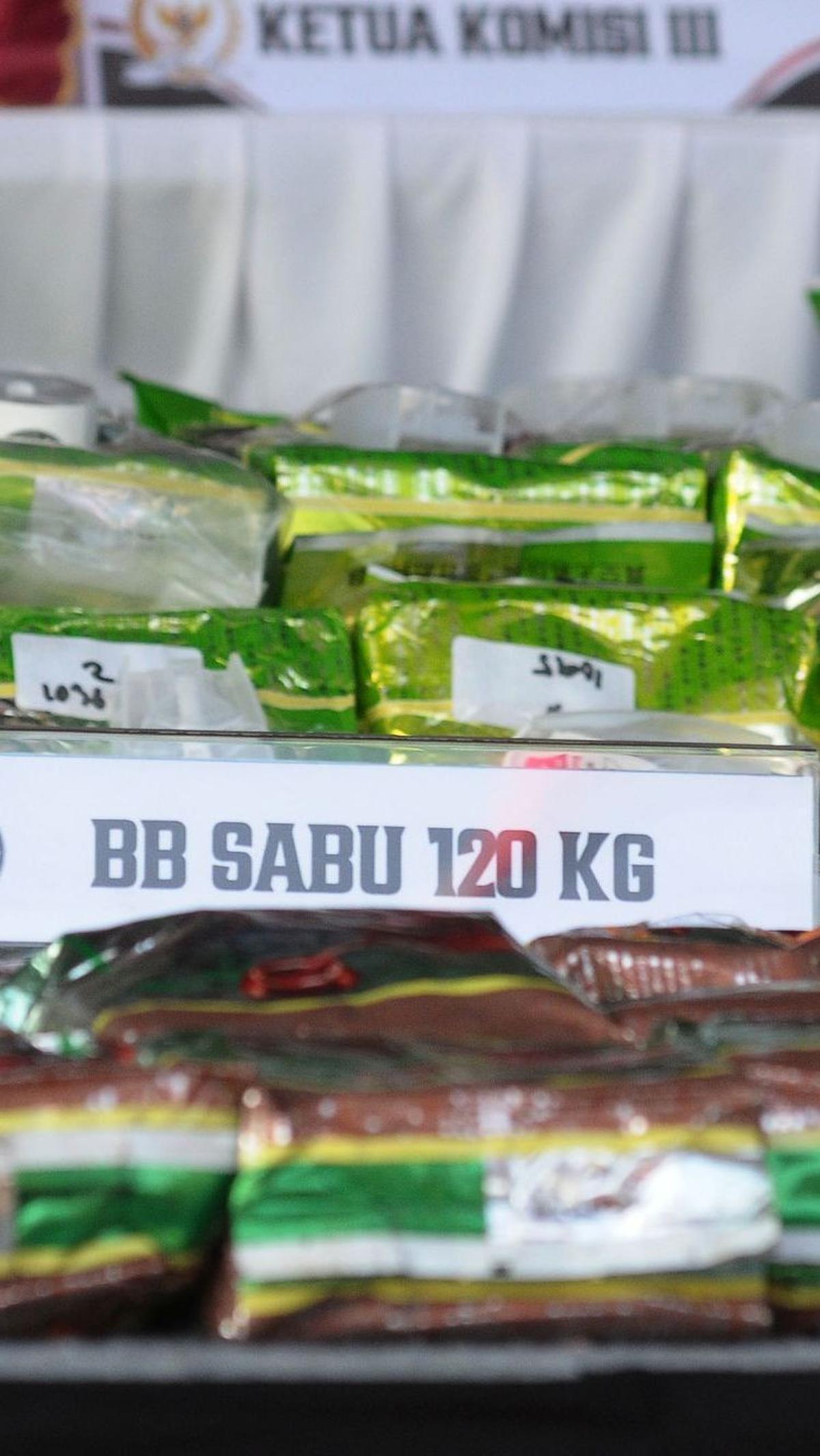 Menurut Wahyu, sejak 2020 sampai dengan 2023 terdapat 408 laporan polisi dengan 884 tersangka yang sudah ditangkap, yang keseluruhannya pun terkait dengan Fredy Pratama.<br>