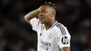 Ekspresi kecewa pemain Real Madrid, Kylian Mbappe setelah gagal mencetak gol ke gawang Real Mallorca pada laga Liga Spanyol 2024/2025 di Mallorca Son Moix stadium, Spanyol, Senin (19/08/2024) dini hari WIB. (AP Photo/Francisco Ubilla)