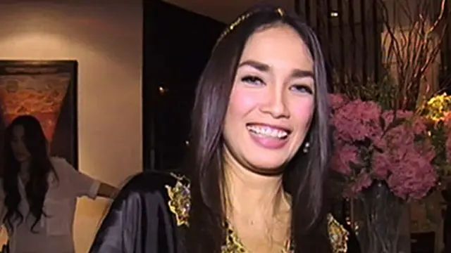 Ussy Sulistyawati Rayakan Ultah Bersama Sahabat Selebriti