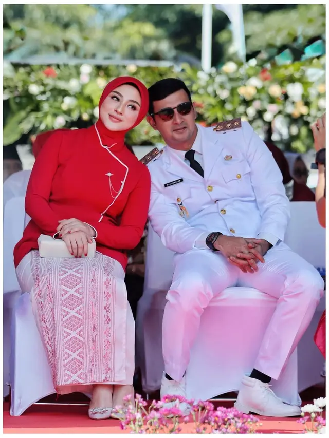 7 Potret Margin Wieheerm di HUT RI ke-80, Perdana Dampingi Ali Syakieb sebagai Wabup