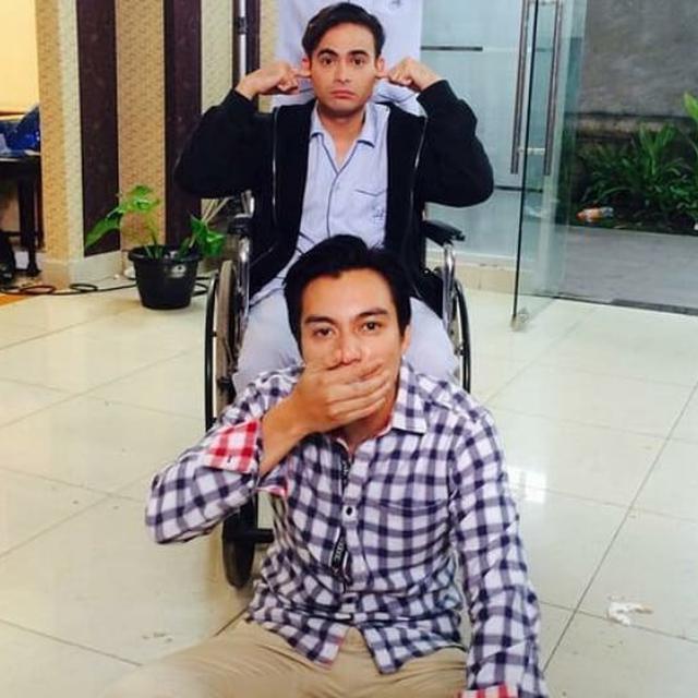 Kehilangan Sahabat, Ini 7 Potret Jadul Baim Wong Bersama Ashraf Sinclair