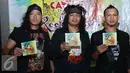 Grup band Candil In The Rockalisasi menunjukkan album perdana mereka bertajuk "Rockalisasi", Jakarta, Rabu (27/04). Nama 'Rockalisasi' itu merupakan sebuah konsep positif yang diharapkan dapat memberikan dampak positif. (Liputan6.com/Herman Zakharia)