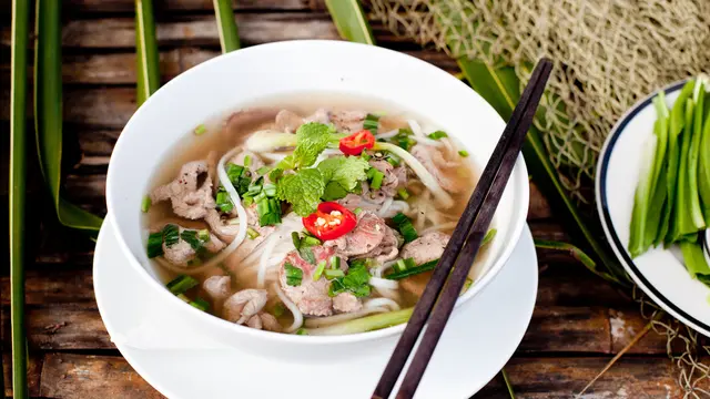 kwetiau basah kuah Pho