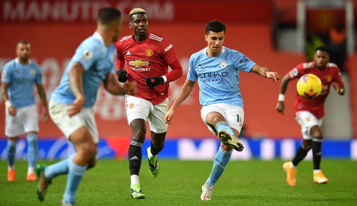 Diboyong ke Etihad dengan harga 70 juta euro, Rodri berhasil menjadi pemain kunci di lini tengah Manchester City. Ia mampu tampil konsisten dan efisien dengan menorehkan akurasi umpan sebesar 92,4% di Liga Inggris. Rodri juga berhasil menyumbangkan 2 gol dan 1 assist sejauh ini. (AFP/Paul Ellis)