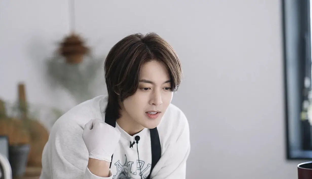 "Hubungan mereka yang berharga dimulai pada masa yang sulit dan sekarang mengambil langkah pertama yang hati-hati menuju kehidupan bersama mereka bersama," kata pihak agensi kala itu. (Foto: Instagram/ hyunjoong860606)