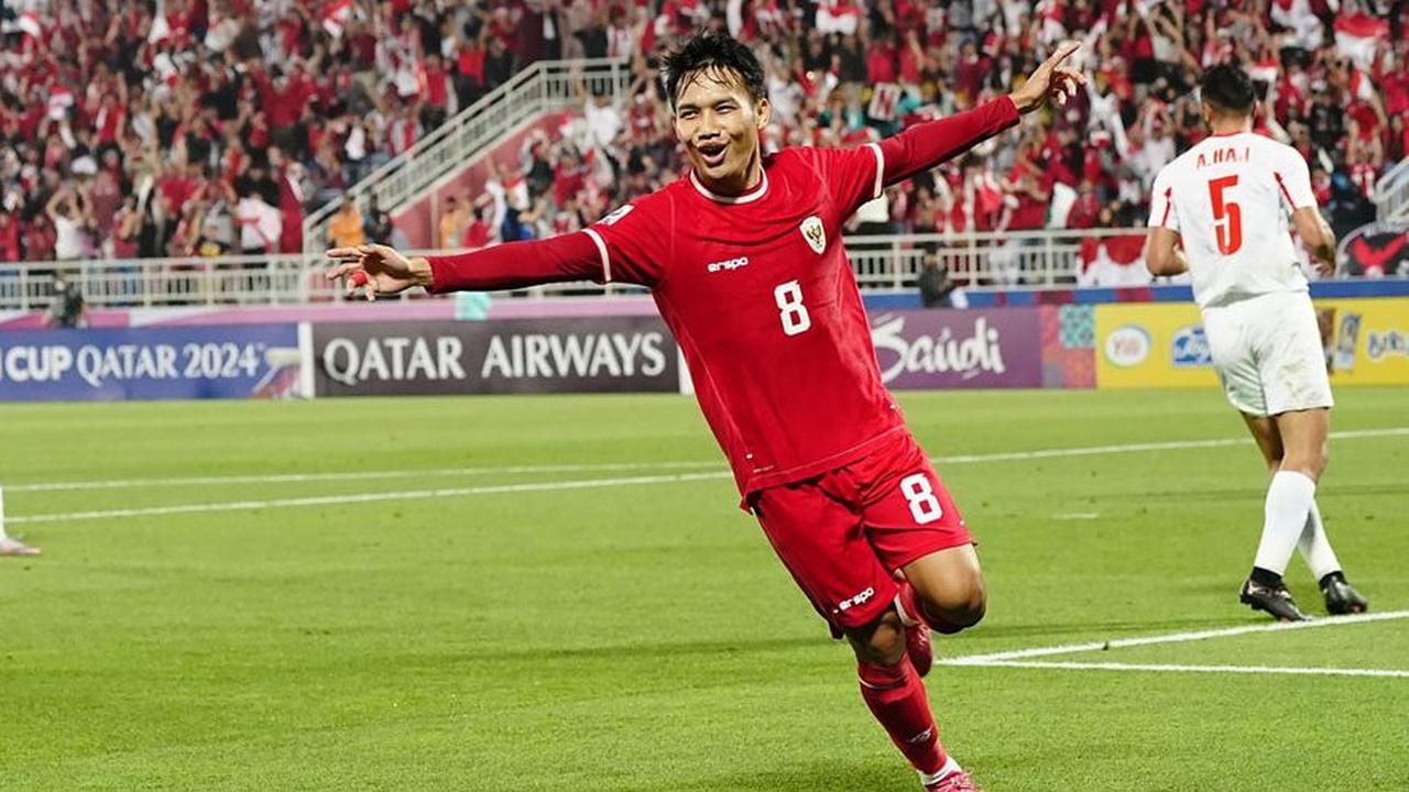 Momen Kocak Shin Tae-yong Dorong Kue Ultah ke Wajah Witan Sulaeman, Bikin Para Pemain Timnas Indonesia Tertawa