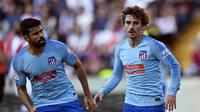 Pemain Atletico Madrid, Diego Costa dan Antoine Griezmann selebrasi seusai menjebol gawang Rayo Vallecano (16/2/2019). (AFP/Oscar Del Pozo)