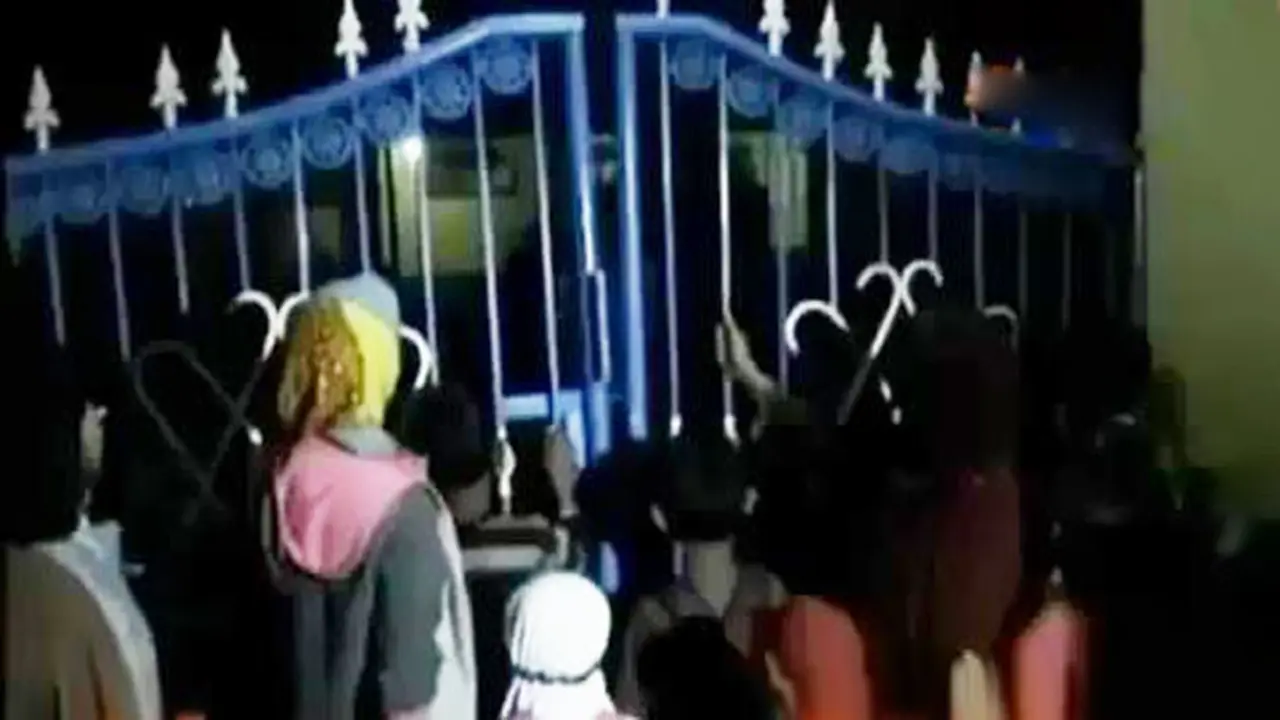 Siswa SD Datangi Sekolah Sejak Subuh
