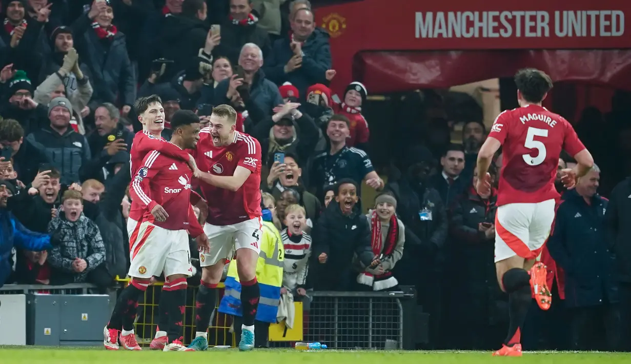 Berkat hasil ini, MU berhak naik ke peringkat 12 klasemen dengan poin 26. Sementara itu, Southampton semakin terbenam di dasar klasemen dengan poin 6. (AP Photo/Dave Thompson)