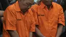 Tak ada sepatah kata pun terucap dari mulut mereka. Keduanya hanya tertunduk saat dihadirkan di depan awak media. (merdeka.com/Iqbal S. Nugroho)