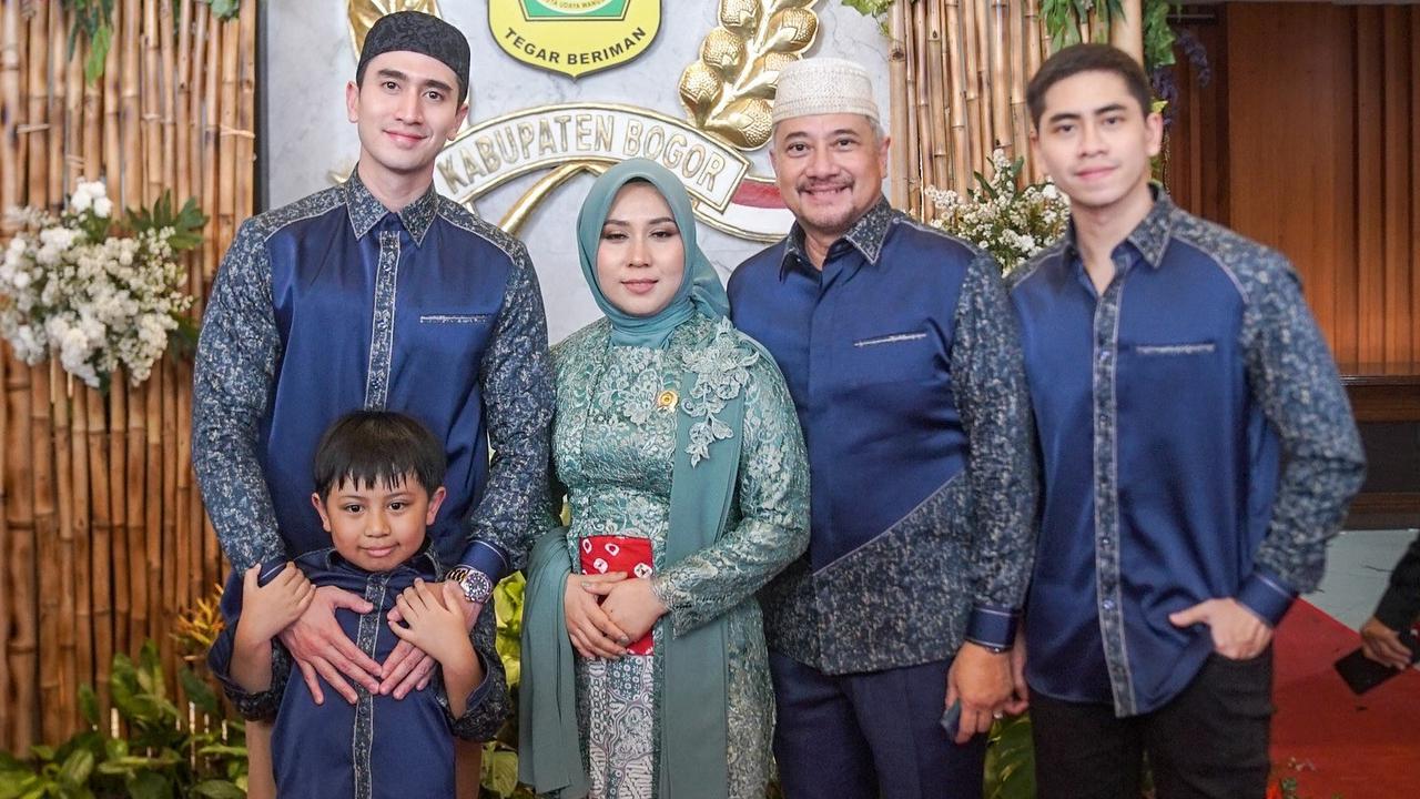 Momen Verrell Bramasta Hadiri Acara Pelantikan Ibu Sambung Sebagai Anggota DPRD