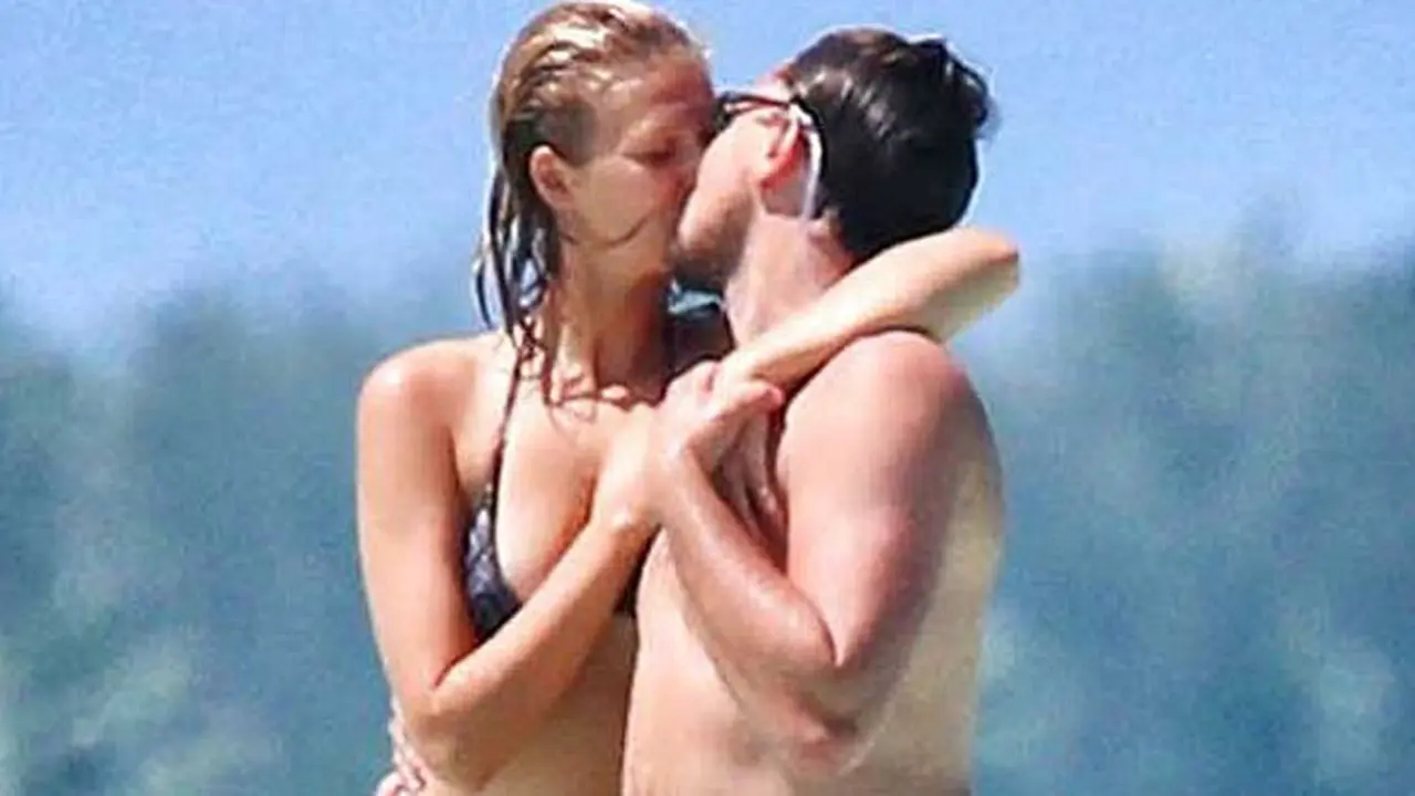 Liburan di Pantai, Leonardo DiCaprio Ciuman dengan Model 21 Tahun