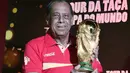 Carlos Alberto Torres telah memperkuat Brasil sebanyak 50 kali, dan dia dimasukkan FIFA pada daftar 100 pemain sepak bola terbesar sepanjang masa pada 2004. (AFP/Christophe Simon)