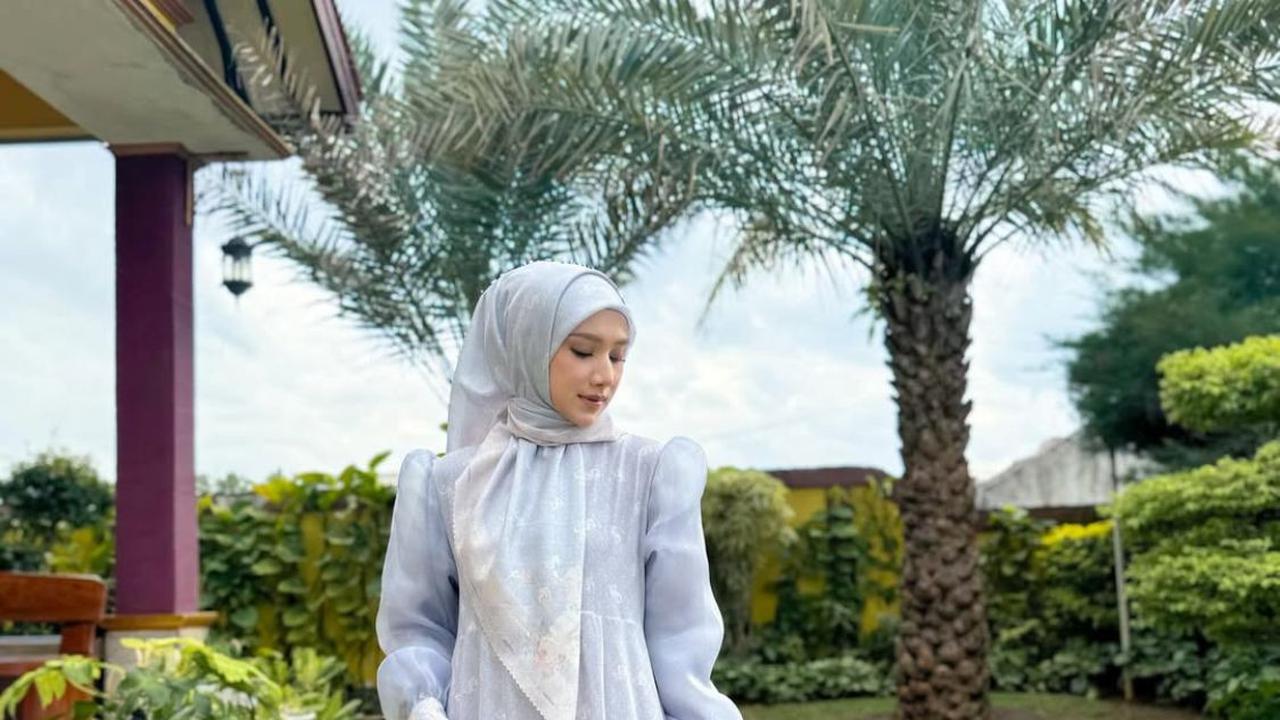 Potret Sederhana Indri Giana, Istri Ustaz Riza yang Pesonanya Bikin Netizen Terpukau