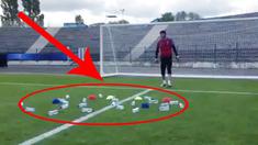 Video latihan Petr Cech gunakan botol minuman pada sesi latihan negara Ceko untuk menghadapi Kroasia pada Jumat, (17/06/2016).