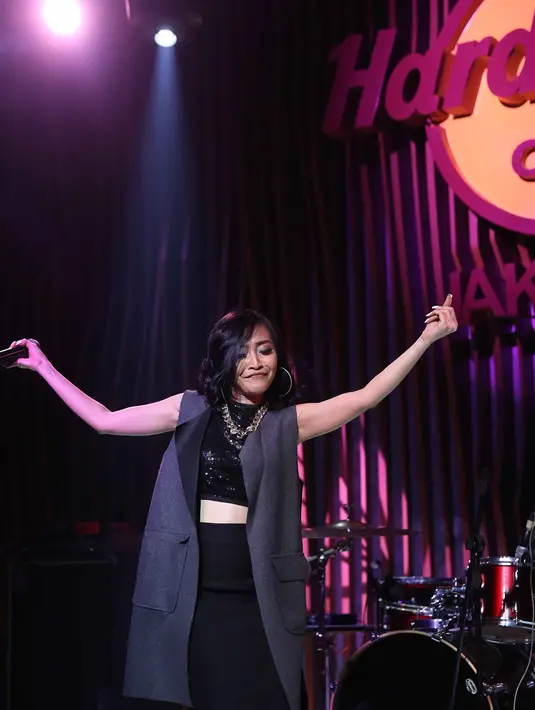 Hasil yang didapat dari konser yang juga menampilkan Rinni Wulandari ini rencananya akan disumbangkan ke sebuah yayasan. Meskipun terbilang terlambat, setidaknya kepedulian para musisi tersebut patut diapresiasi. (Nurwahyunan/Bintang.com)