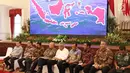 Sejumlah pejabat tinggi mendengarkan Presiden Jokowi saat memberikan pengarahan kepada kepala daerah se-Indonesia di Istana, Jakarta, Selasa (24/10). (Liputan6.com/Angga Yuniar)