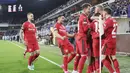 Pemain Bayer Leverkusen merayakan gol yang dicetak oleh Moussa Diaby ke gawang Union St. Gilloise pada laga leg kedua perempat final Liga Europa di Stadion Anderlecht, Jumat (21/4/2023). (AP Photo/Geert Vanden Wijngaert)