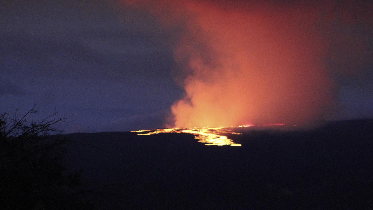 Penampakan Gunung Terbesar di Dunia Meletus di Hawaii