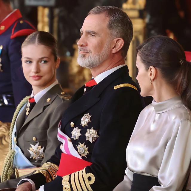 Tampilan Perdana Putri Leonor yang Terlihat Anggun dalam Balutan Seragam Militer di Upacara Paskah Militer Spanyol