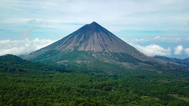 6 Fakta Menarik Gunung Wolobobo. (Dok: IG @aryawiznu https://www.instagram.com/p/CJiktvrAtMm/?img_index=3&igsh=MTNhbG5xNm5ndGRlaw%3D%3D)