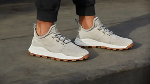 Tampil Serasi di Hari Valentine Bersama Pasangan dengan Gaya Sepatu Kekinian