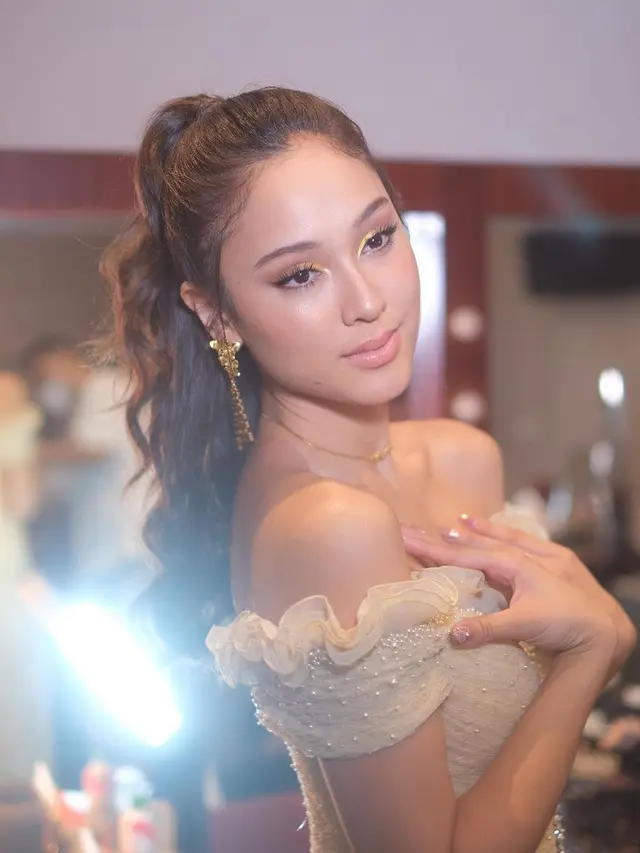 Yasmin Napper di Premiere Film Satria Dewa: Gatotkaca (Foto: Instagram @yasminnapper)