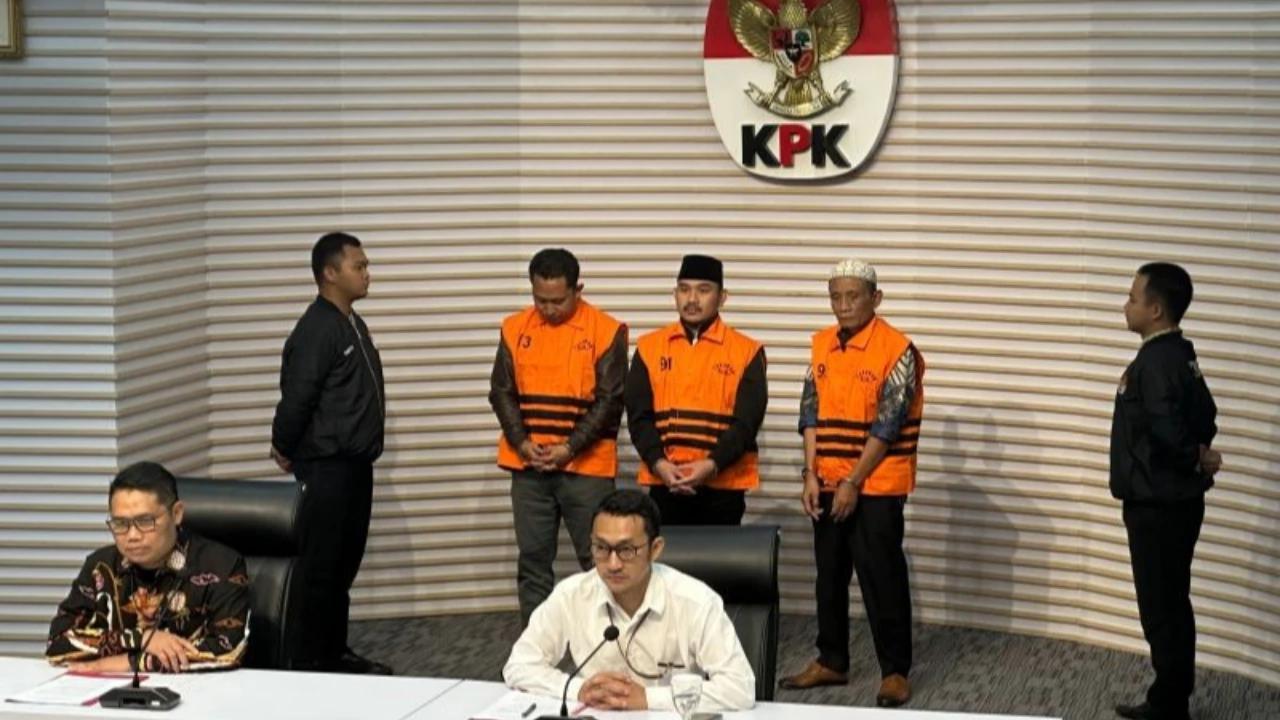 KPK Jerat Bupati Bekasi Ade Kuswara dan Ayahnya Pasal Berlapis, Kasus Suap Ijon Proyek Rp9,5 Miliar