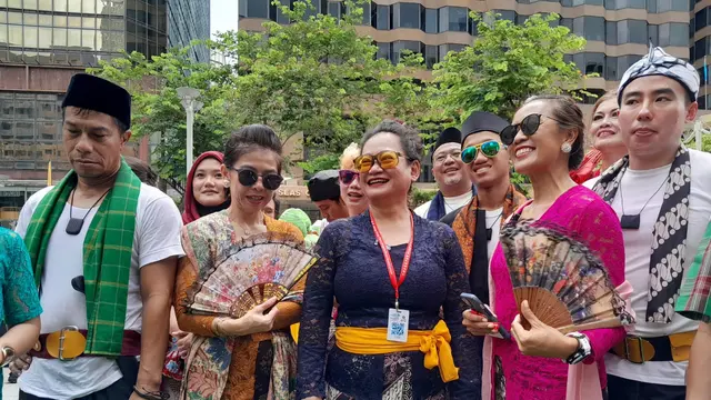Klub Dayung Bahtera (KDB) termasuk dari 18 tim dragon boat yang turut serta dalam kategori Fancy Dress Competition pada Sun Life Hong Kong International Dragon Boat Races edisi ke-50.
