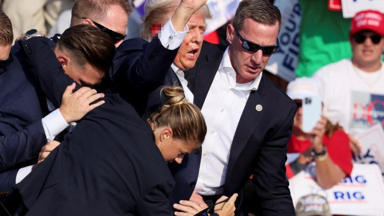 <b>Donald Trump Ditembak Sniper dari Jarak Ratusan Meter</b>