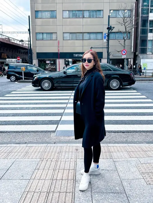 Setelah menjadi single parent, Aura Kasih lebih memprioritaskan anak  ketimbang pendamping. Sebagai orang tua tunggal, dirinya harus menyiapkan lebih banyak hal demi masa depan sang buah hati. [Instagram/aurakasih]