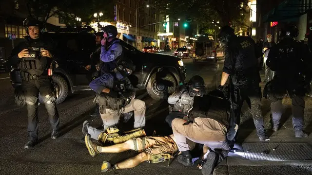 Aksi protes terjadi di Portland hingga menewaskan satu orang atas adanya insiden penembakan.