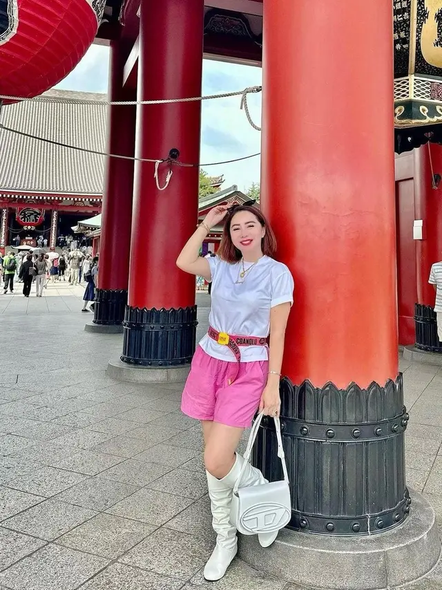 Inspirasi gaya Femmy Permatasari saat liburan di Jepang