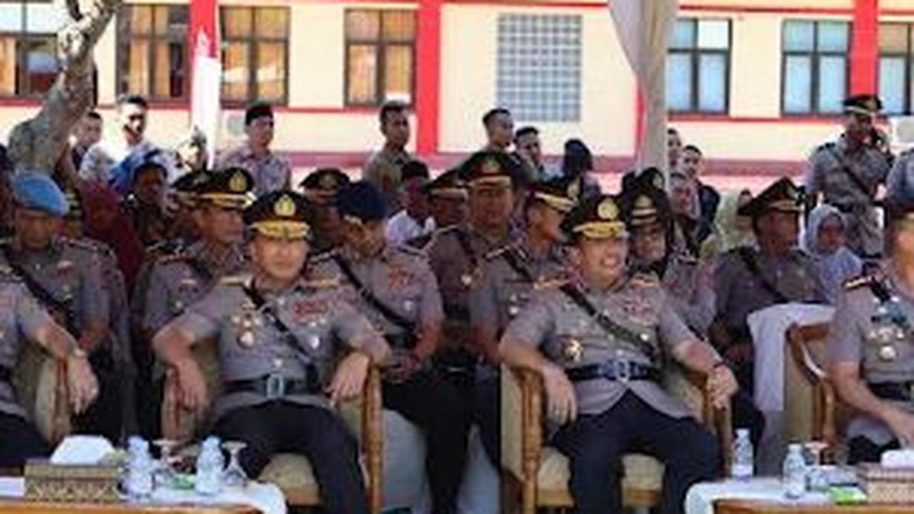 Kapolda Banten Irjen Pol Abdul Karim pimpin upacara pelantikan Pendidikan Pembentukan Bintara (Diktuba) Polri Gelombang II Tahun 2023 di SPN Mandalawangi Polda Banten pada Kamis (21/12) pagi.