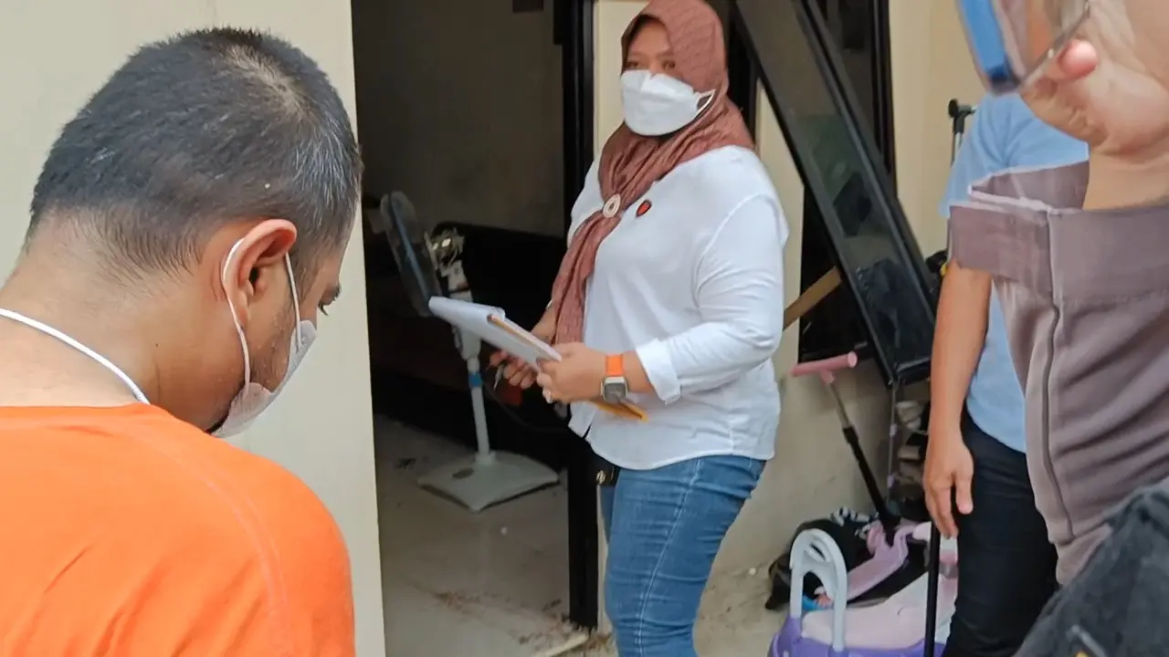 Rekonstruksi Kasus Ayah Bunuh 4 Anak di Jagakarsa, Jakarta Selatan.