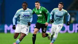 Keunggulan tim tamu diawali gol bunuh diri Tarik Muharemovic pada babak pertama. Fabio Miretti dan Jonathan David kemudian memastikan kemenangan lewat dua gol tambahan selepas jeda. (AFP/Marco Bertorello)