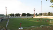 Stadion Gelora 10 November seringkali lengang karena praktis digunakan menghelat sepak bola amatir yang bersifat pembinaan. (Bola.com/Zaidan Nazarul)