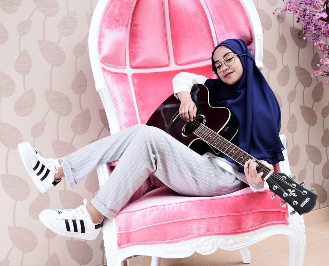 Tiru 7 Gaya Hijab Anti Ribet dan Fun si Ria Ricis Vlogger ...