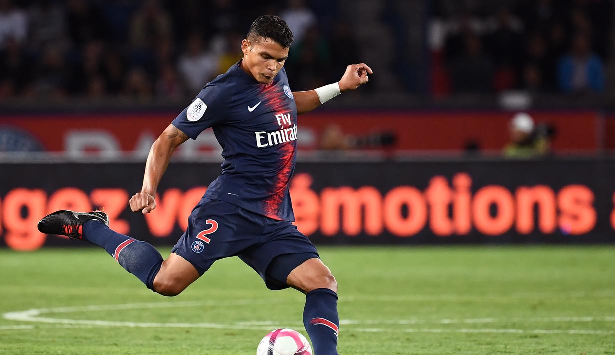 Sang kapten, Silva dijanjikan bonus materil jika menjaga etikanya selama berseragam PSG. Salah satu perjanjiannya adalah menjaga etika dari SARA. (AFP/Christine Poujoulat)