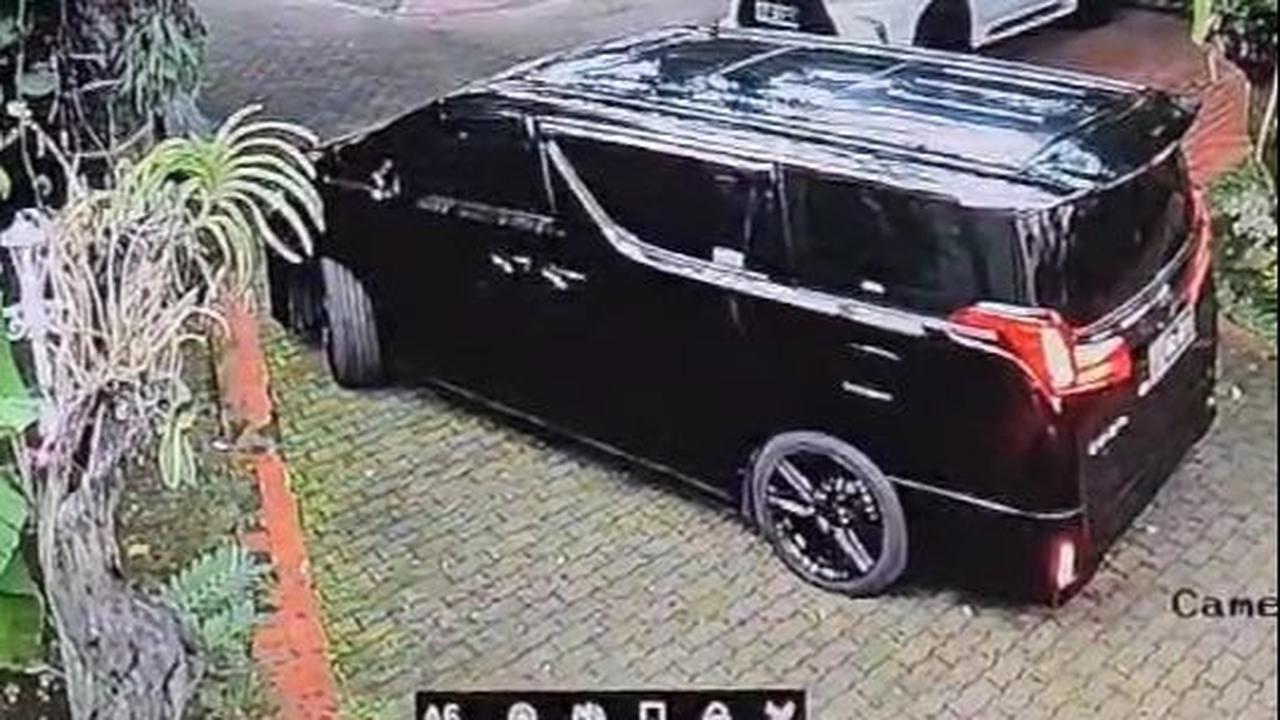 "Kita akan panggil mereka tanggal 15 (Mei), Insya Allah tanggal 15. Masuk masa sidang," kata Dek Gam saat memberikan keterangan pers di Kompleks Parlemen, Jakarta, Senin (6/5).<br>