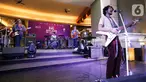 Musisi Oslo Ibrahim tampil pada BNI Java Jazz On The Move yang diselenggarakan di Mall of Indonesia, Jakarta, Minggu (24/04/2022). Penyelenggaraan BNI Java Jazz Festival akan mengahdirkan artis internasional seperti PJ Morton, Alex Porat, Keyon Harrold, Gabe Bondoc, Hablot Brown hingga The Bad Plus merupakan momen kebangkitan festival offline di Indonesia setelah hampir 2 tahun tidak terlaksana akibat pandemi. (Liputan6.com/HO/Rizki)