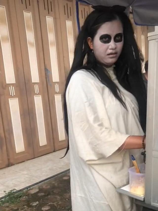 Saat Mbak Kuntilanak Jualan Papeda Jadi Viral di TikTok