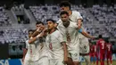 <p>Selebrasi Pemain Timnas Maroko U-17, Saifdine Chlagmmo (tengah) setelah menjebol gawang Timnas Panama U-17 pada laga pembuka Piala Dunia U-17 2023 Grup A di Stadion Gelora Bung Tomo, Surabaya, Jumat (10/11/2023) WIB. (Bola.com/Bagaskara Lazuardi)</p>